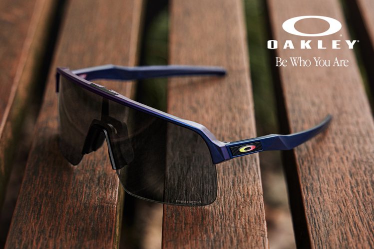 OAKLEY虹韻紫塗裝系列Sutro Lite太陽眼鏡。圖／OAKLEY提供