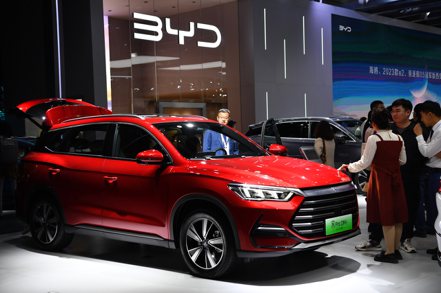 大陸新能源車大廠比亞迪創辦人王傳福在一場分析師會議上表示，比亞迪仍有信心今年銷售達到300萬輛車。(新華社) 新華社