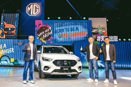 MG為中華車挹注可觀銷售，中華車總經理陳昭文（左）表示將為MG準備好產能，右起為MG TAIWAN總經理陳宗裕、董事長錢經武。 MG／提供
