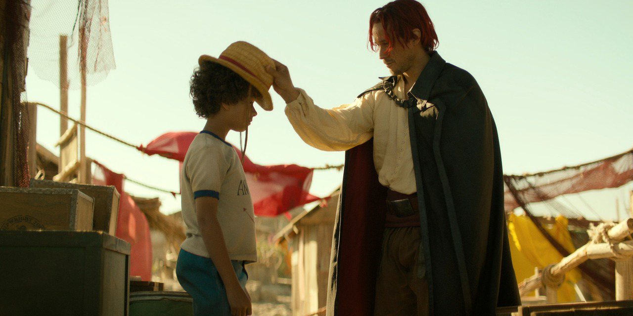 紅髮傑克給小魯夫戴草帽的經典橋段在真人版《航海王》也能看到。圖翻攝自Facebook@Onepiecenetflix