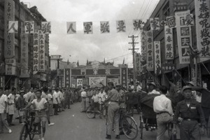政府紀念抗戰勝利制定軍人節，但9月3日並非日本投降日。圖為台北街頭慶祝軍人節的情景。圖／聯合報系資料照片