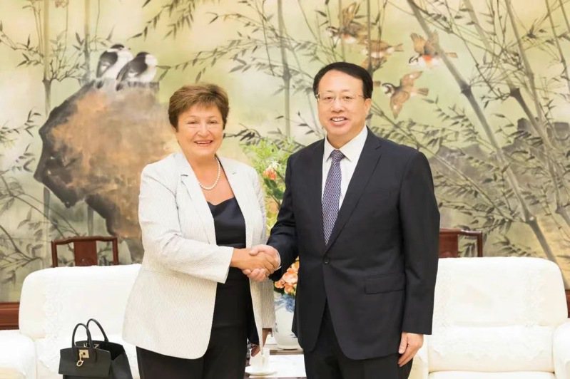 上海市市長龔正2日會見了近日訪華的國際貨幣基金（IMF）總裁格奧爾基耶娃。（取自「上海發布」微信公眾號）
