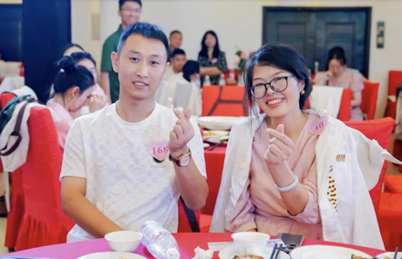 中國青年報的調查顯示，社交圈固定、不喜社交、不善表達是妨礙年輕人戀愛的三大原因。（央視網）