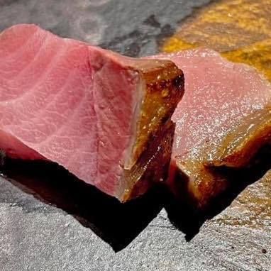 允壽司-炙燒脆皮鰤魚。圖／允壽司提供