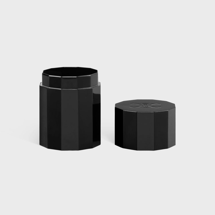 MAISON CELINE黝黑色鋁質棉花棒罐，11,000元。圖／CELINE提供