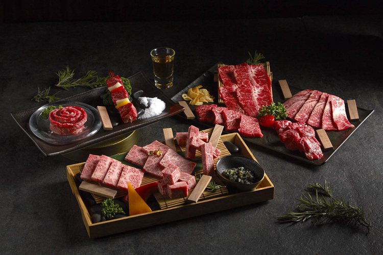 憑「燒肉饕客百元套券」可用100元品嘗到最肉的「日本A5和牛拼盤」。圖／王品提供
