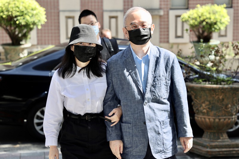 中國創新投資公司主席向心（右）、龔青（左）夫婦被控來台洗錢，一審台北地院認定罪嫌不足，判決無罪，二審高等法院6日也維持無罪判決。圖／聯合報系資料照片
