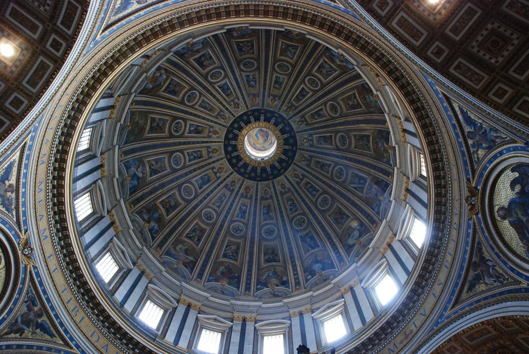聖彼得大教堂內部的穹頂。 圖／維基共享　
