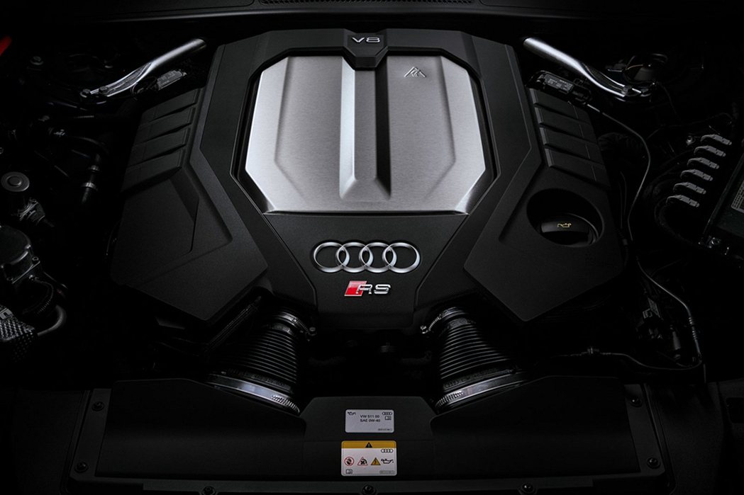 performance意指性能更強悍、更快速。4.0L V8雙渦輪增壓汽油引擎，...
