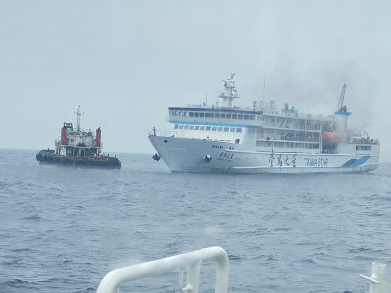 6月3日一艘從基隆開往連江縣的台馬之星故障，導致389人在海上漂流。圖／航港局提供