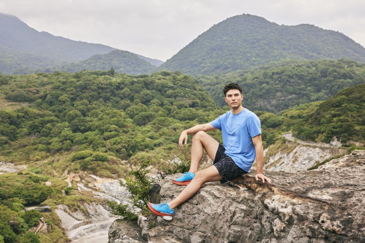 鳳小岳擔任戶外專業鞋履MERRELL品牌大使，首次參與越野跑就嘗試了多元地形。圖／MERRELL提供