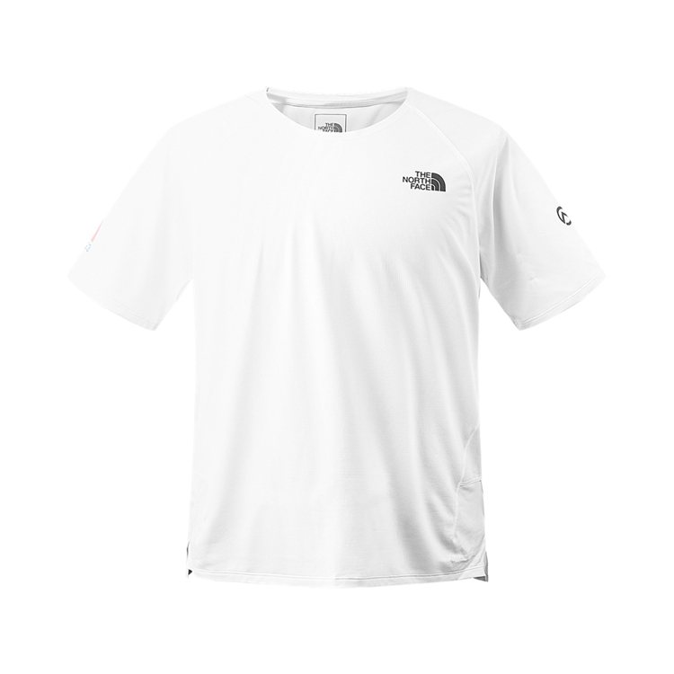The North Face巔峰系列男款白色吸濕排汗經典Logo短袖T恤，3,880元。圖／The North Face提供