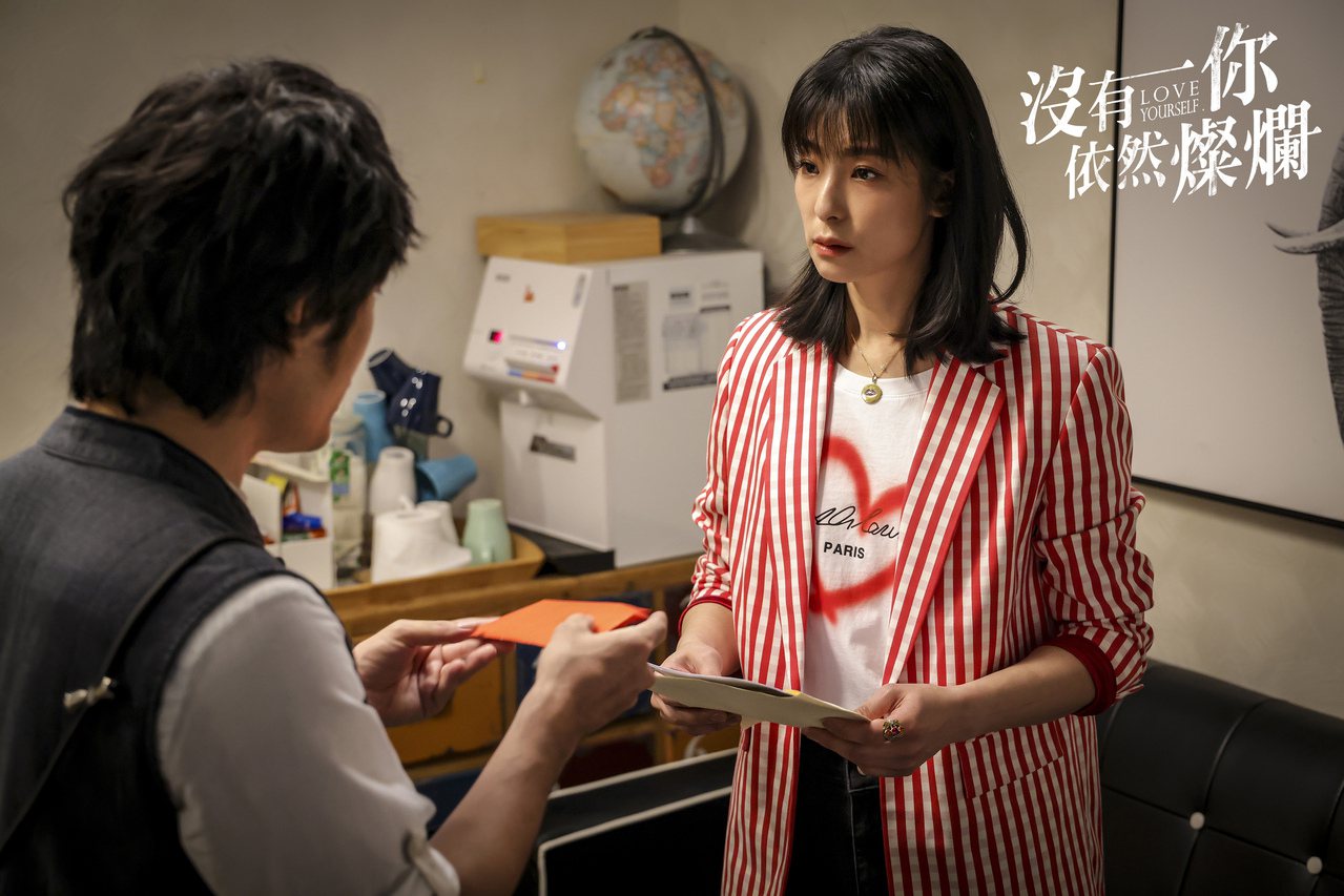 賴雅妍在《沒有你依然燦爛》飾演過氣女星孫敏敏，一開播就慘遭喪母劇情。圖／時創影業提供