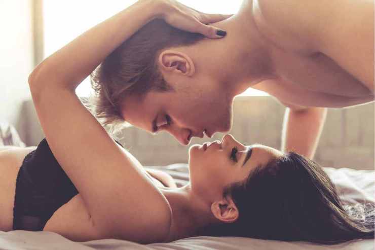 「性趣缺缺」別怕！研究：幫伴侶自慰有助於感情升溫！
