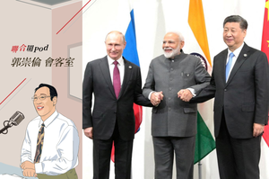 中國國家主席習近平（右）和俄國總統普亭（左）皆不會出席本月在印度舉行的G20峰會；圖為兩人2019大阪G20峰會場邊兩人與印度總理莫迪合影。 路透