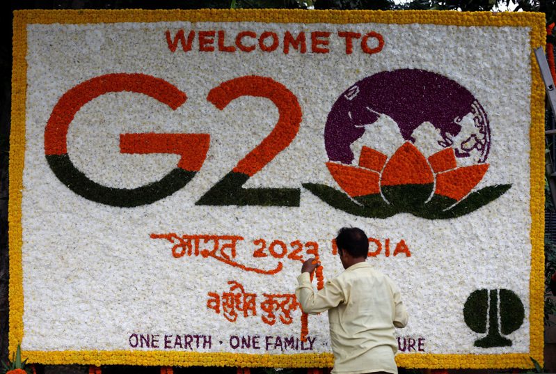 G20峰會期間，印度首都新德里街頭都是峰會標誌，印度利用這個國際會議的機會大大宣傳。（路透）