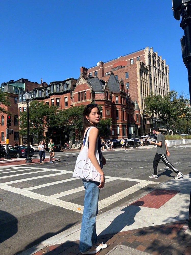 歐陽娜娜分享在美國生活照。 圖／擷自微博