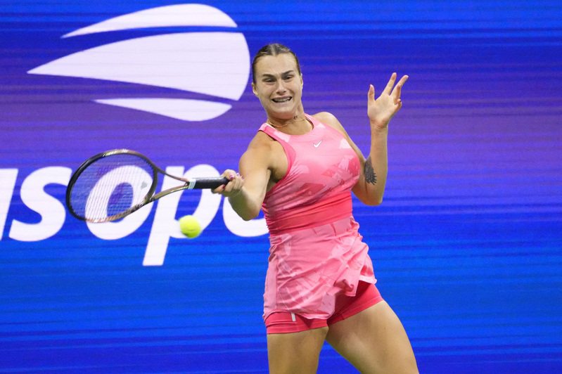 白俄羅斯好手莎芭蓮卡（Aryna Sabalenka）今天在美國網球公開賽女單決賽失誤頻頻，最終遭美國小將高芙（Coco Gauff）逆轉吞敗。賽後她表示，此役敗陣只能怪自己。 路透通訊社