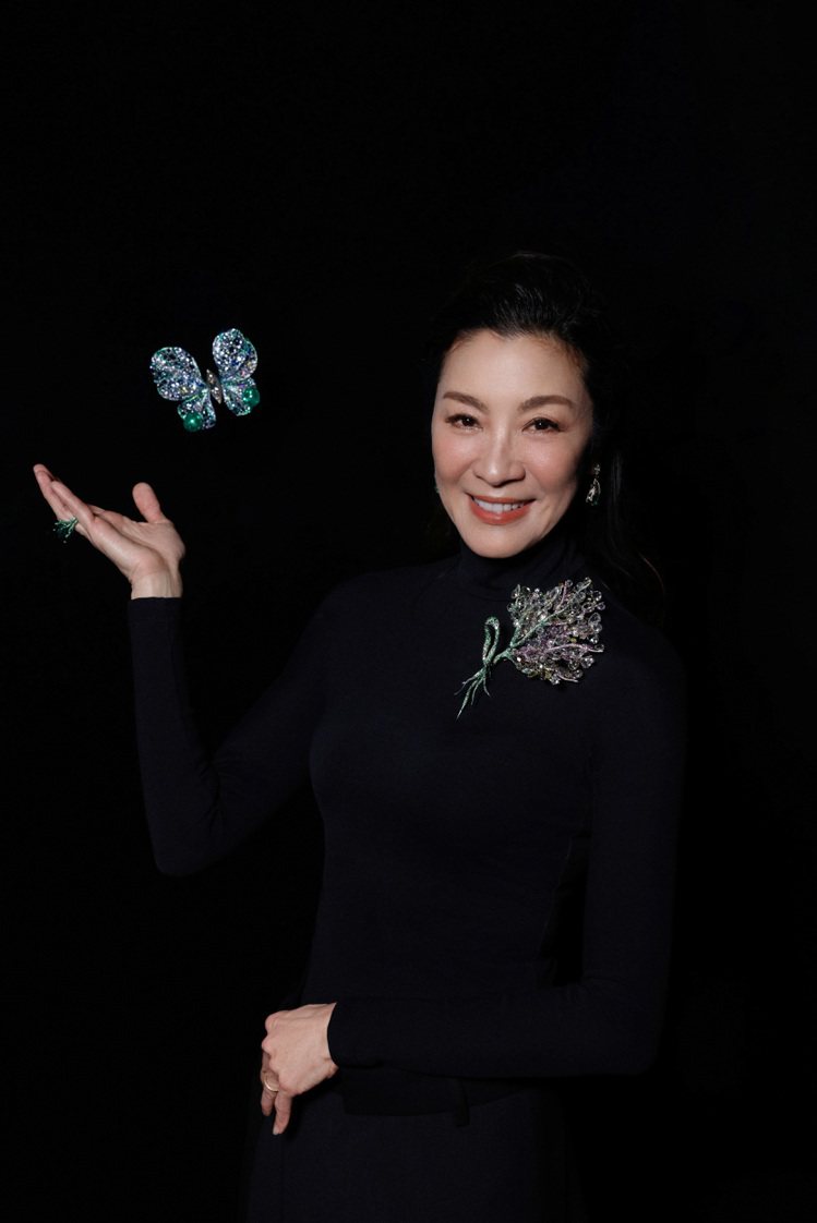 2023年奧斯卡金像獎、金球獎雙料影后楊紫瓊鑑賞2023 Black Label Masterpiece大師系列年度蝴蝶——Amour Butterfly儷影蝴蝶。圖／CINDY CHAO The Art Jewel提供