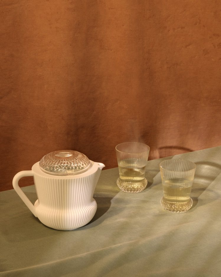 西式茶壺和淡茶品茗杯。圖／愛馬仕提供