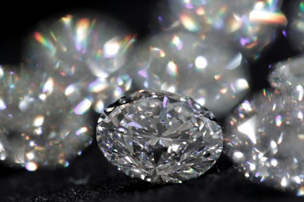 人造鑽石的出現，大舉重塑890億美元的全球鑽石市場版圖。路透