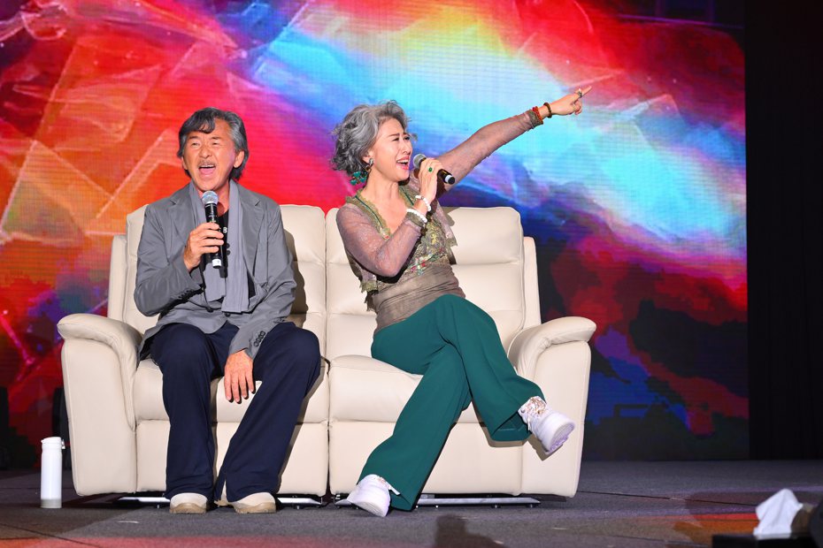 葉倩文(右)跟林子祥擔任特別嘉賓，出現在劉德華的生日會。圖／台灣映藝提供