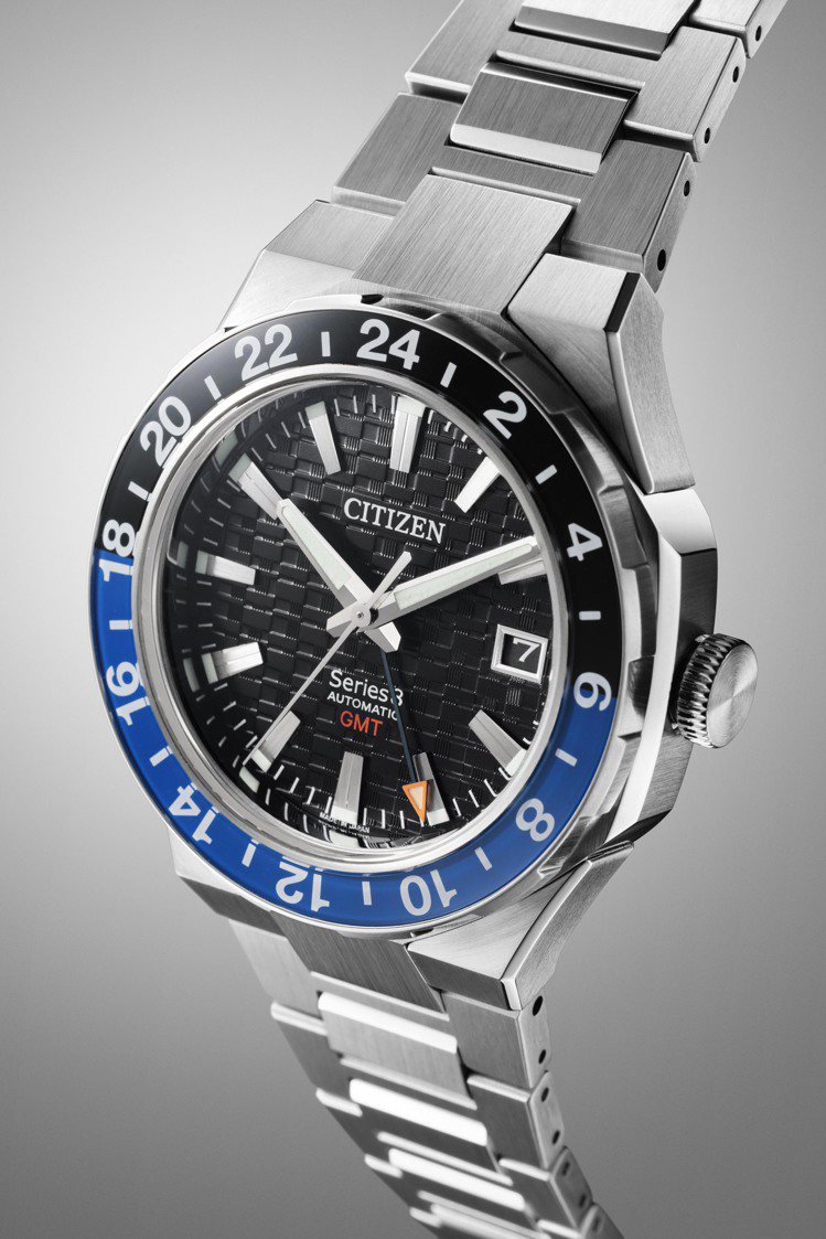 CITIZEN Series 8系列NB6031-56E腕表，精鋼表殼、表鍊，54,800元。圖／CITIZEN提供
