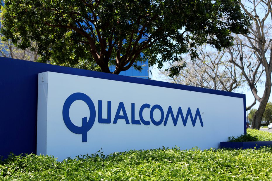 高通（Qualcomm）11日表示，已與蘋果簽署一份新協議，至少到2026年都還是會供應5G晶片給這家iPhone製造商。   路透
