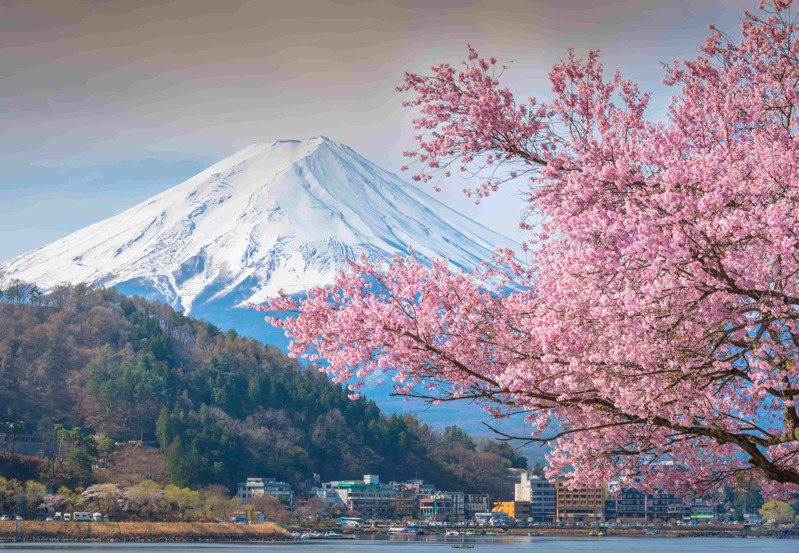 日本計劃在觀光勝地富士山蓋輕軌鐵路。（本報系資料照，易飛網提供）