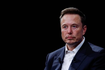 根據艾薩克森（Walter Isaacson）執筆的馬斯克新傳記《Elon Musk》，蓋茲2022年去見馬斯克，想說服他捐出更多錢，但兩人見面談話出岔子結了怨。路透