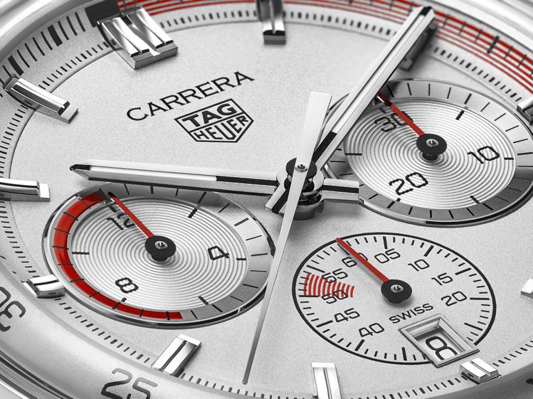 泰格豪雅聯名Porsche Carrera系列Chronosprint計時碼表，擷取了車款的儀表板元素來裝飾表盤。圖／TAG Heuer提供