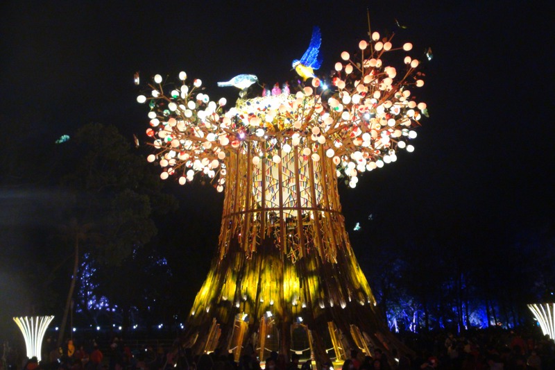 2020年台灣燈會主燈「森生守護-光之樹」是藝術家林舜龍打造，造價1800餘萬，但後來遭拆除。圖／聯合報系資料照片