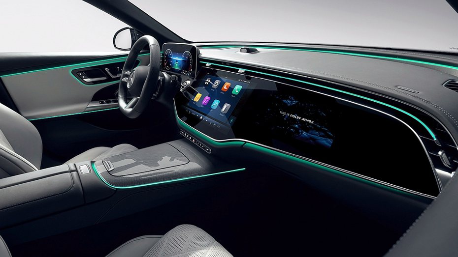 Mercedes-Benz持續引領豪華車壇向數位化邁進，推出資訊娛樂和導航系統線上更新。 圖／Mercedes-Benz提供