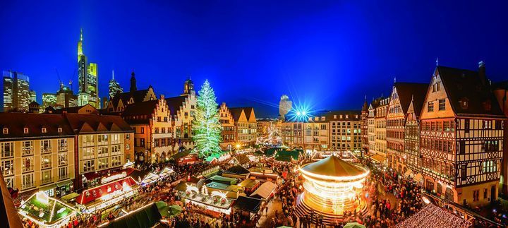 ▲德國法蘭克福聖誕市集自1393年以來每年都會在廣場設立大型聖誕樹，已經是德國最歷史悠久的聖誕市集。　圖：shutterstock／來源