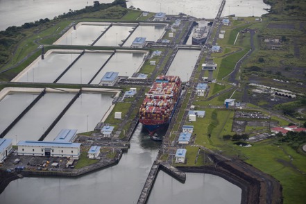 散裝旺季遇上巴拿馬運河乾旱塞船，船舶排擠效應發酵。
 歐新社