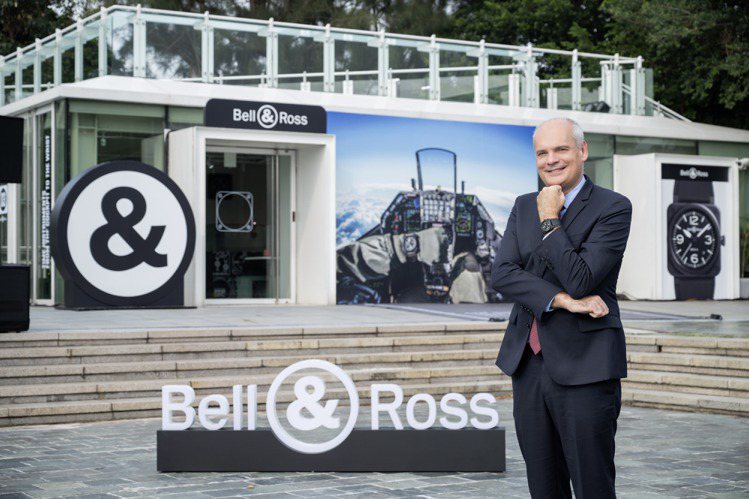 Bell & Ross品牌總經理今日現身台灣，並為Bell & ...