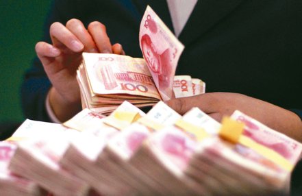 中國人民銀行（大陸央行）昨（15）日展開公開市場操作，本月中期借貸便利（MLF）單次淨投放人民幣6,000億元（約新台幣2.65兆元），規模創2016年12月以來單月最大。（路透）