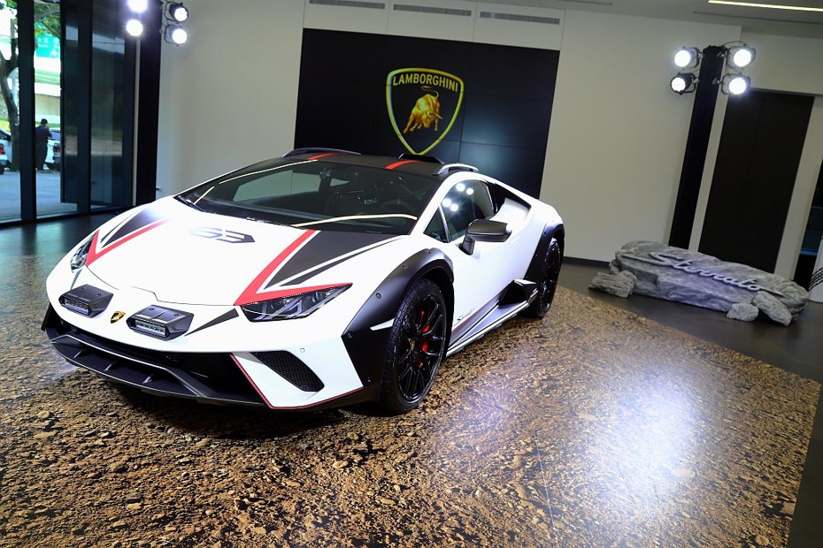 全球限量1,499輛的Lamborghini Huracan Sterrato首度登台，並確認台灣會有少量配額。 記者張振群／攝影