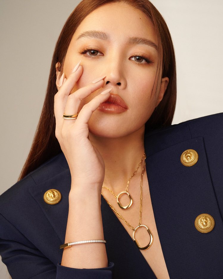 金曲歌后A-Lin配戴Tiffany Lock系列珠寶。圖／Tiffany提供