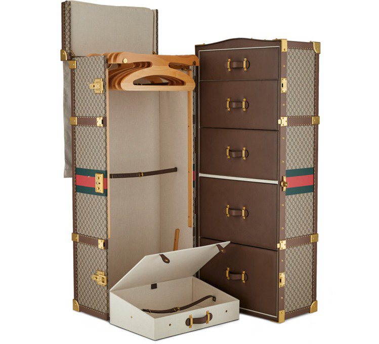 SAVOY直立式五層抽屜硬箱衣櫃，222萬1,200元。圖／GUCCI提供