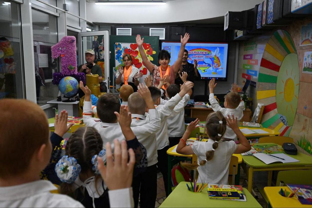 到了9月，哈爾科夫已有約60間的「地鐵教室」完工，迎接孩子們的到來。 圖／法新社...