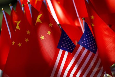 美國與中國大陸爭霸，是未來五年可能影響股市報酬率的三種「權力鬥爭」之一。 圖／美聯社