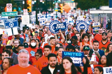 華爾街日報分析，罷工活動衝擊美國經濟活動，使整個8月經濟活動共損失410萬個工作天。（美聯社）