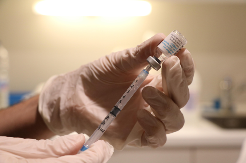 面對猴痘確診病例日益增多，中國大陸已有多家藥廠展開猴痘疫苗研發。（新華社）