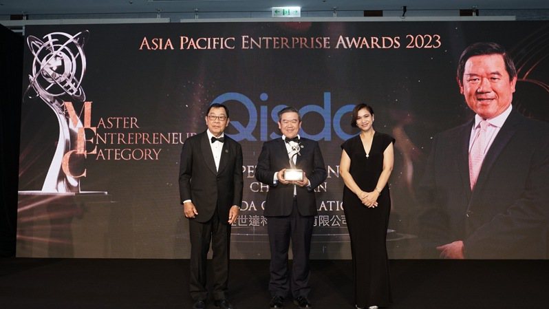 明基佳世達集團董事長陳其宏獲APEA「卓越企業領袖獎」。圖/企業提供