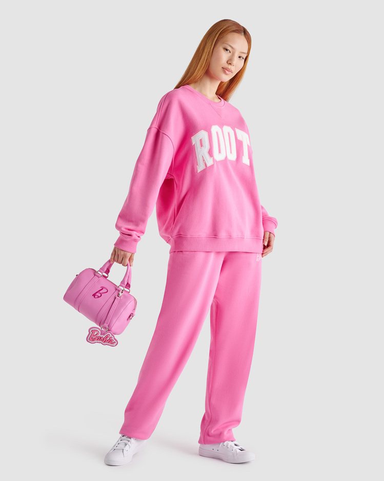 Barbie X Roots聯名系列休閒上衣，3,880元。圖／Roots提供