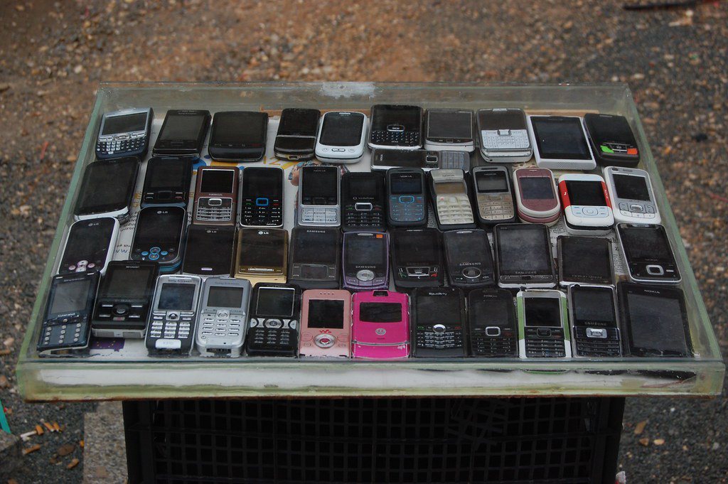 台灣每年賣出600萬部手機，超過一半會成為「閒置機」！環境部推手機回收草案。 圖...