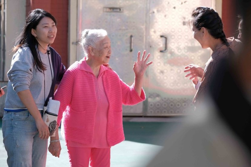 94歲的失智奶奶蔡鍾景妹化身電影紀錄片主角，帶大家從幽默的角度認識失智症不同面貌...