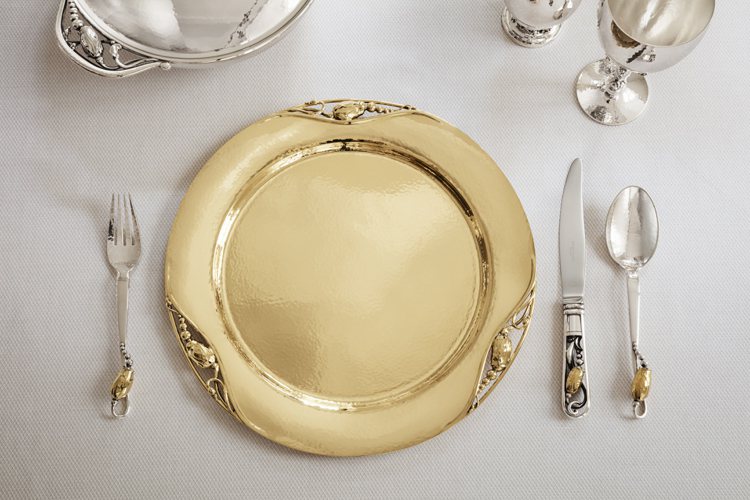 18K黃金餐盤，625萬元。圖／喬治傑生提供