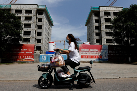 美國華爾街日報近日指出，一場更大的房地產危機正在威脅中國大陸經濟。圖為碧桂園在天津的一個住宅項目。 （路透）